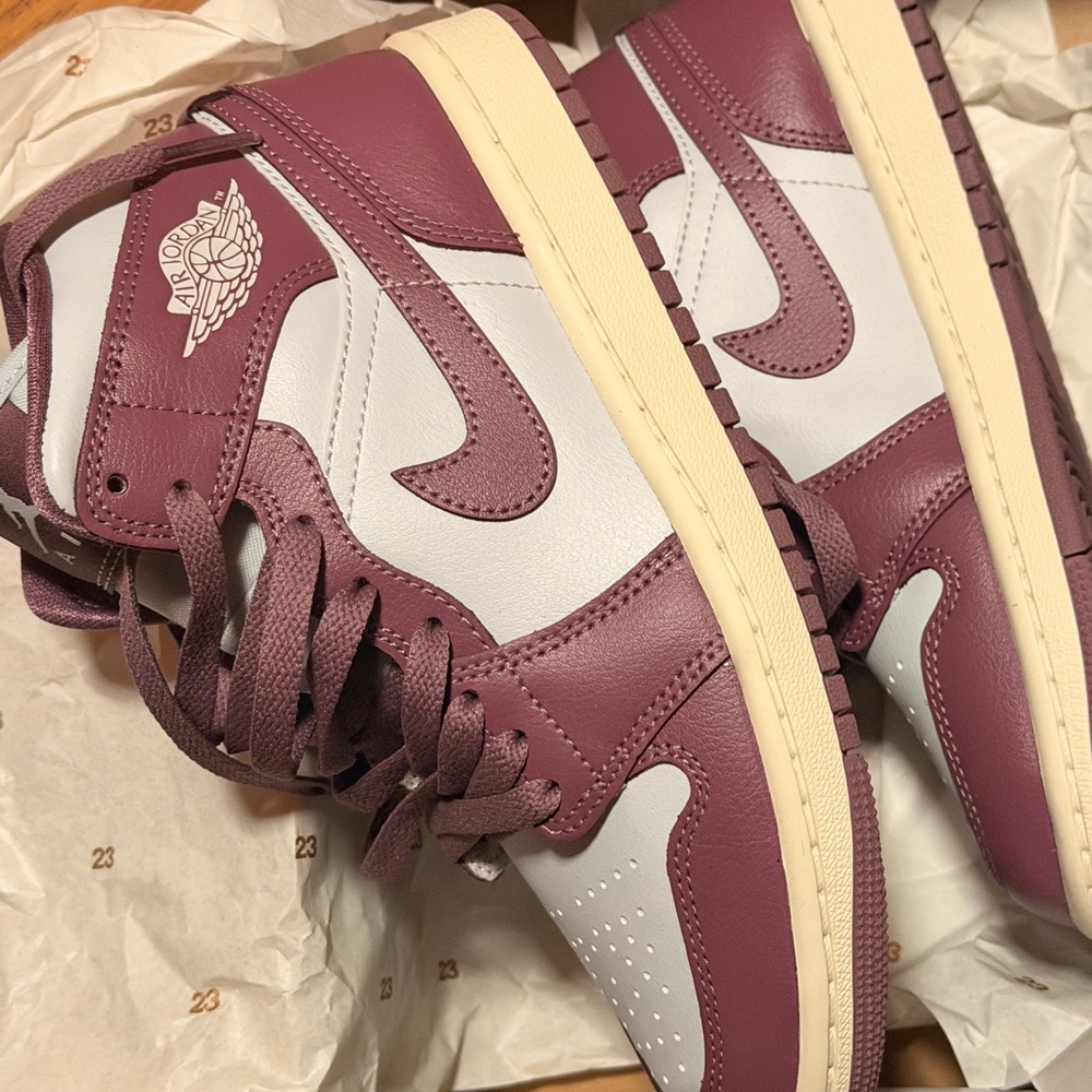 AIR 1 Jordan MID Sneakers